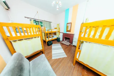 6-bed mixed dorm
